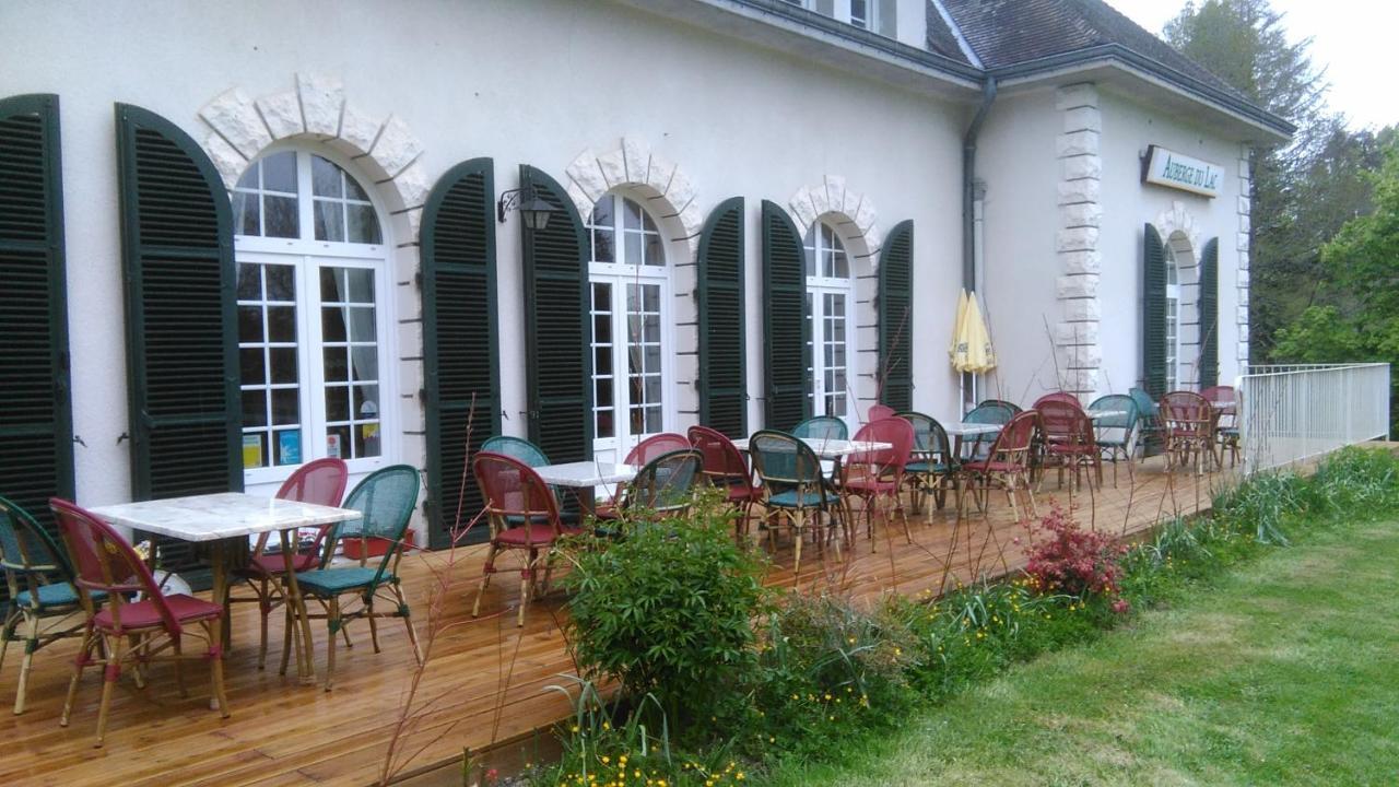 Auberge Du Lac De Mondon Mailhac-sur-Benaize Exterior foto